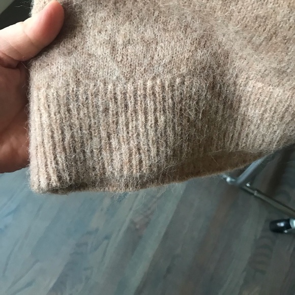 Oversized v-neck wool sweater | sold out everywhere - Picture 10 of 11